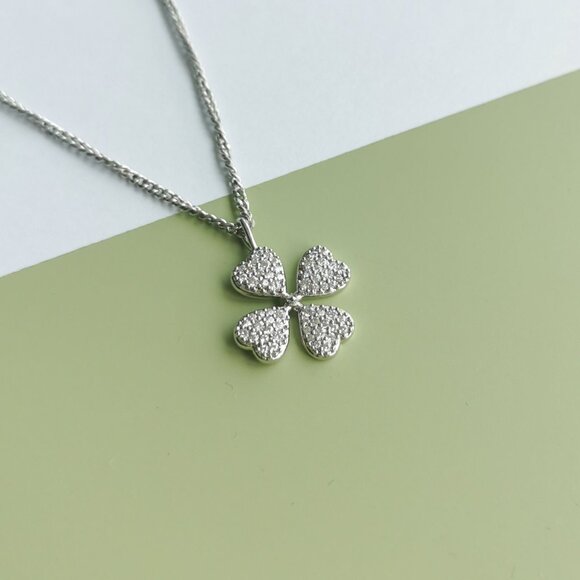 Kendra Scott Clover White Crystal Short Pendant Necklace in Silver - Picture 3 of 4